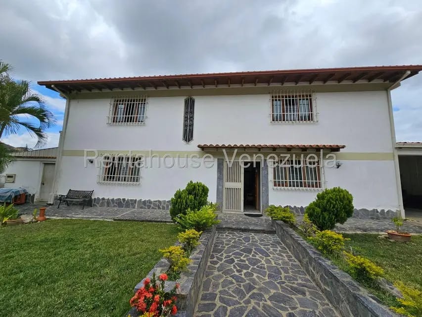 Casa (Multipes Niveles) en Venta en Prados del Este, Distrito Metropolitano