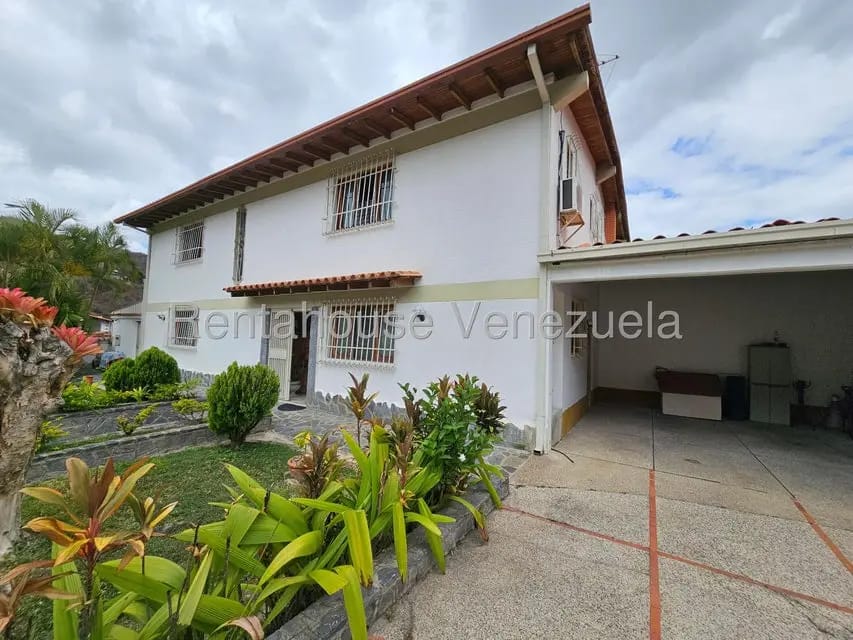 Casa (Multipes Niveles) en Venta en Prados del Este, Distrito Metropolitano - 2