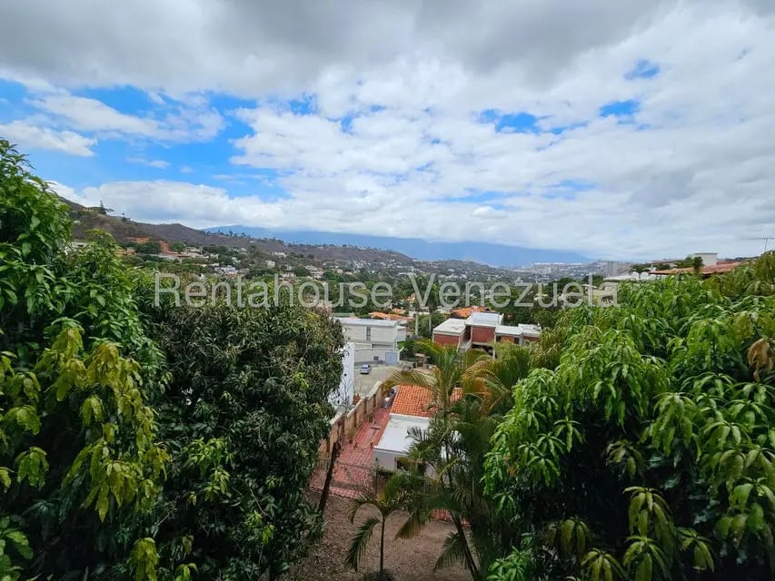 Casa (Multipes Niveles) en Venta en Prados del Este, Distrito Metropolitano - 13