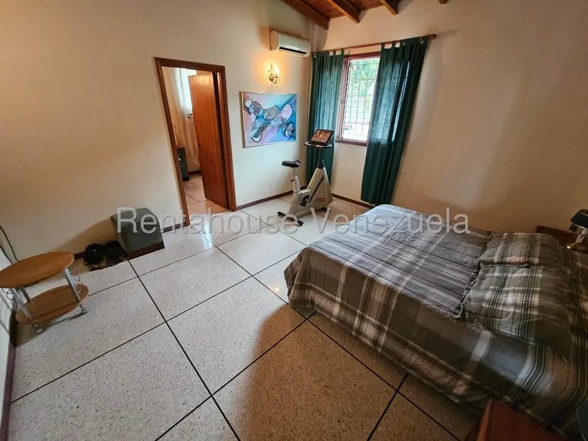Casa (Multipes Niveles) en Venta en Prados del Este, Distrito Metropolitano - 16