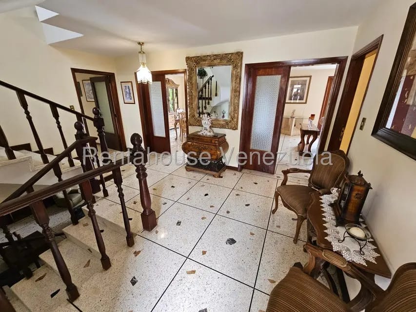 Casa (Multipes Niveles) en Venta en Prados del Este, Distrito Metropolitano - 3