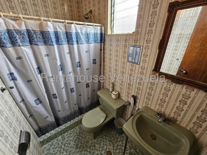 Casa (Multipes Niveles) en Venta en Prados del Este, Distrito Metropolitano - 25