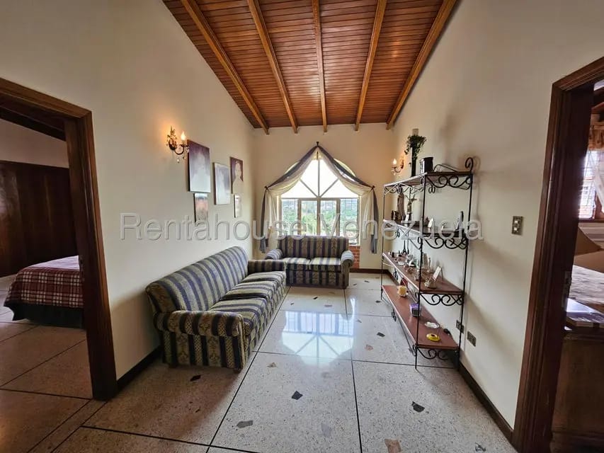 Casa (Multipes Niveles) en Venta en Prados del Este, Distrito Metropolitano - 28