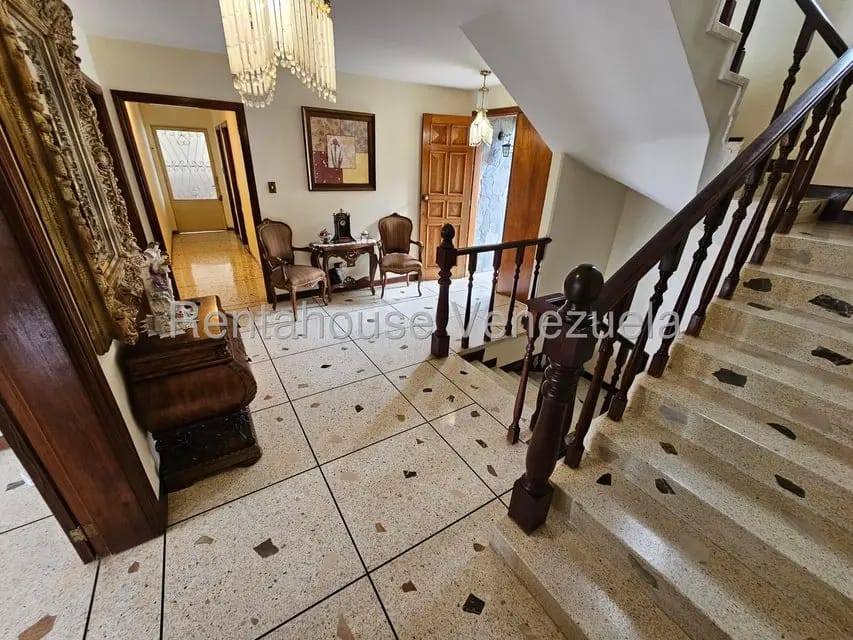 Casa (Multipes Niveles) en Venta en Prados del Este, Distrito Metropolitano - 4