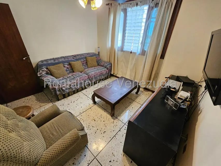 Casa (Multipes Niveles) en Venta en Prados del Este, Distrito Metropolitano - 31