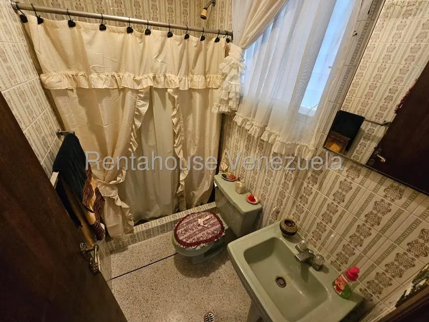 Casa (Multipes Niveles) en Venta en Prados del Este, Distrito Metropolitano - 33