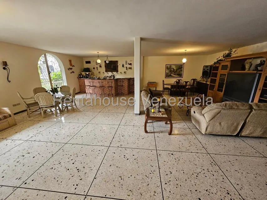 Casa (Multipes Niveles) en Venta en Prados del Este, Distrito Metropolitano - 35