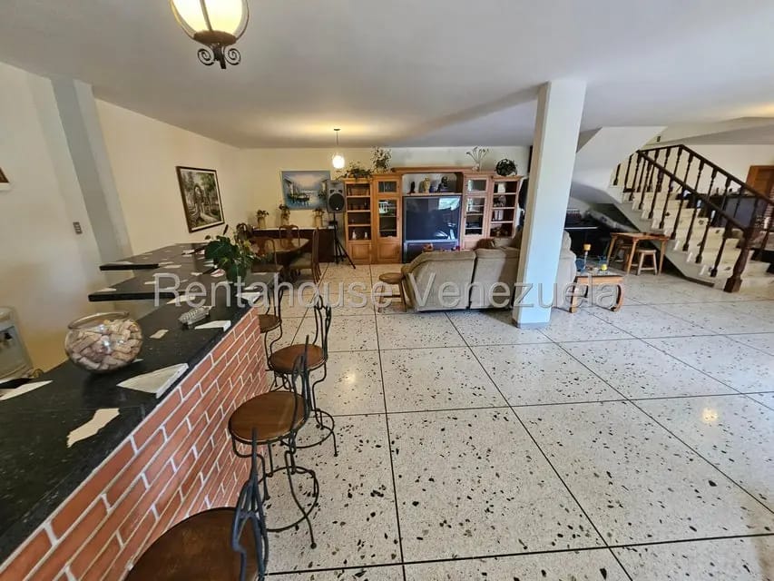 Casa (Multipes Niveles) en Venta en Prados del Este, Distrito Metropolitano - 37