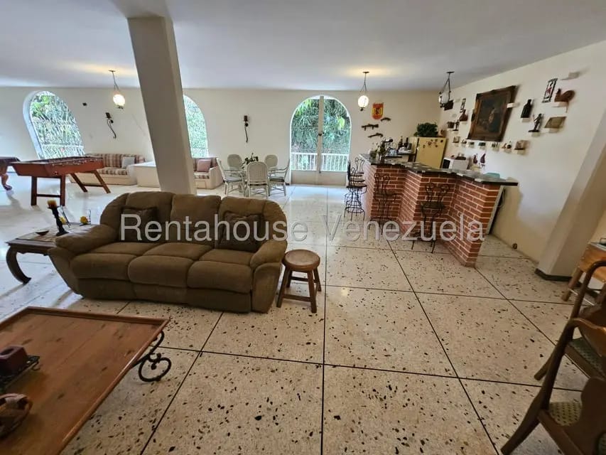 Casa (Multipes Niveles) en Venta en Prados del Este, Distrito Metropolitano - 39