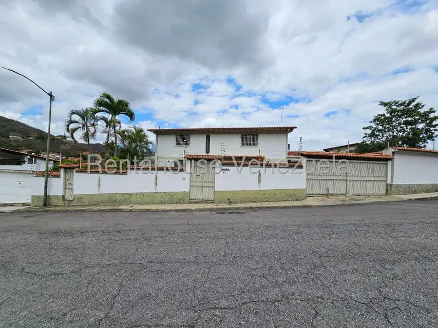 Casa (Multipes Niveles) en Venta en Prados del Este, Distrito Metropolitano - 52