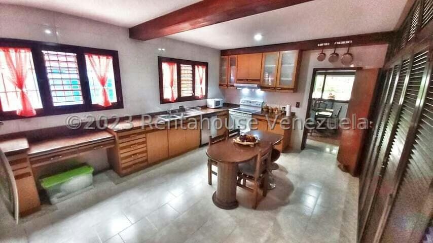 Casa (Multipes Niveles) en Alquiler en Colinas del Tamanaco, Distrito Metropolitano - 12