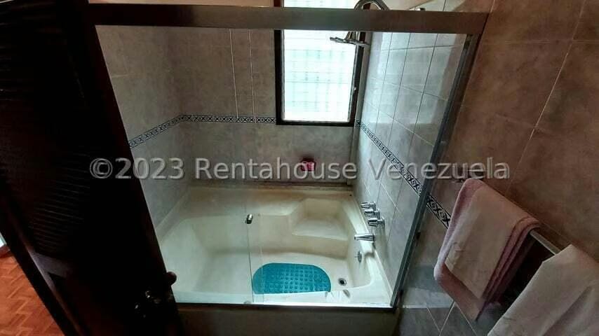 Casa (Multipes Niveles) en Alquiler en Colinas del Tamanaco, Distrito Metropolitano - 21