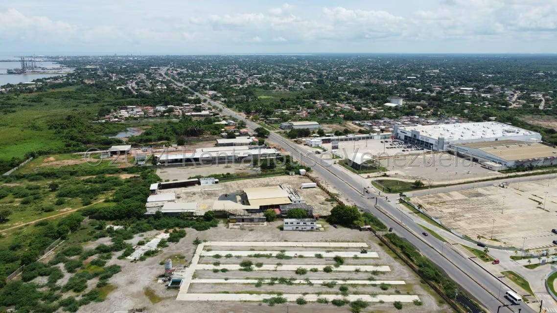 Terreno (Comercial) en Venta en Avenida Intercomunal, Zulia