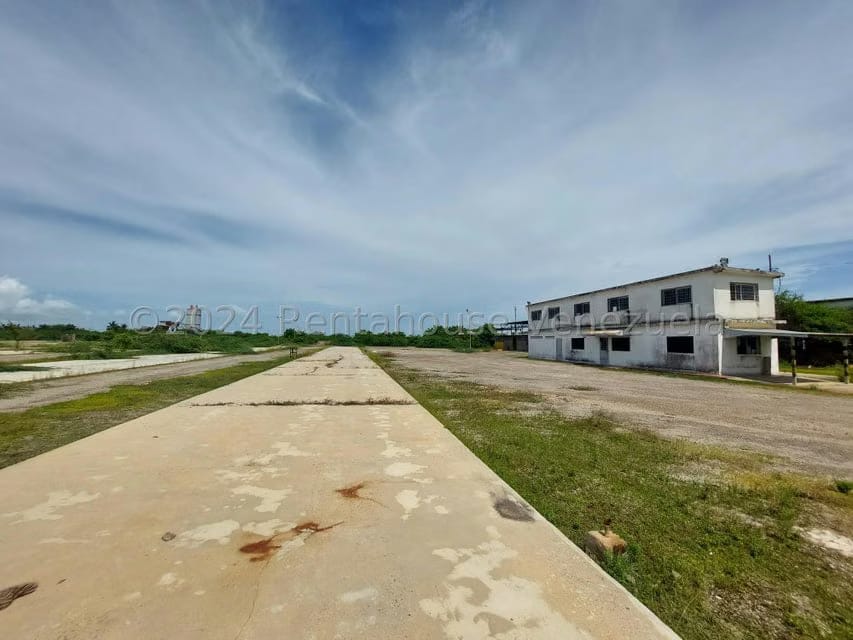 Terreno (Comercial) en Venta en Avenida Intercomunal, Zulia - 14