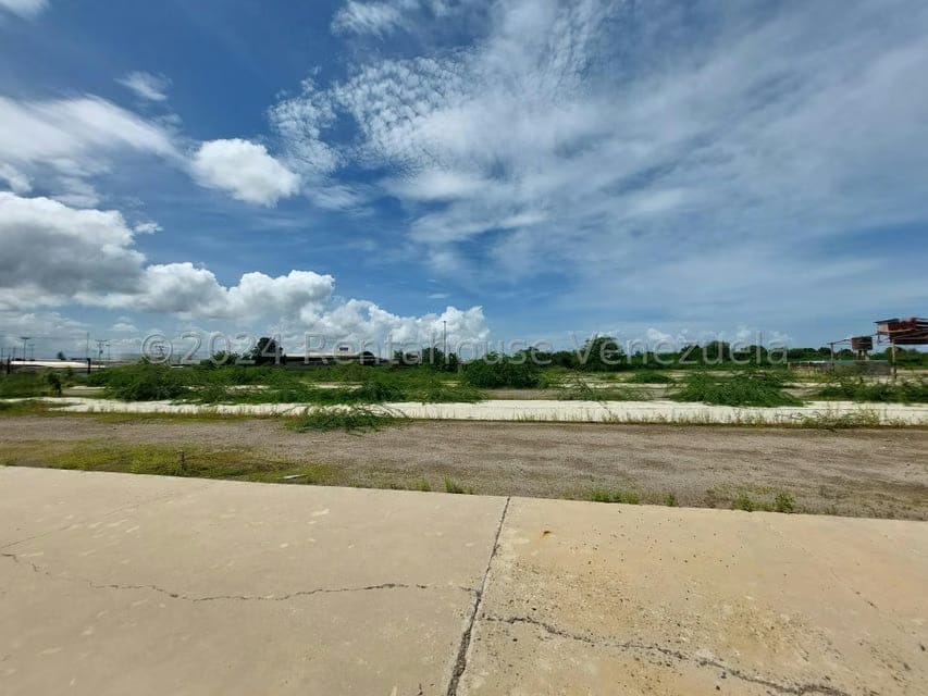 Terreno (Comercial) en Venta en Avenida Intercomunal, Zulia - 16
