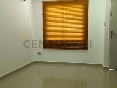 Townhouse en Alquiler de 3 niveles en Camino de Tarabana - 2