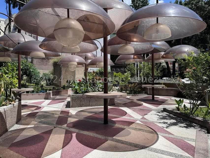 Comercial (Edificio) en Venta en El Marques, Distrito Metropolitano - 2