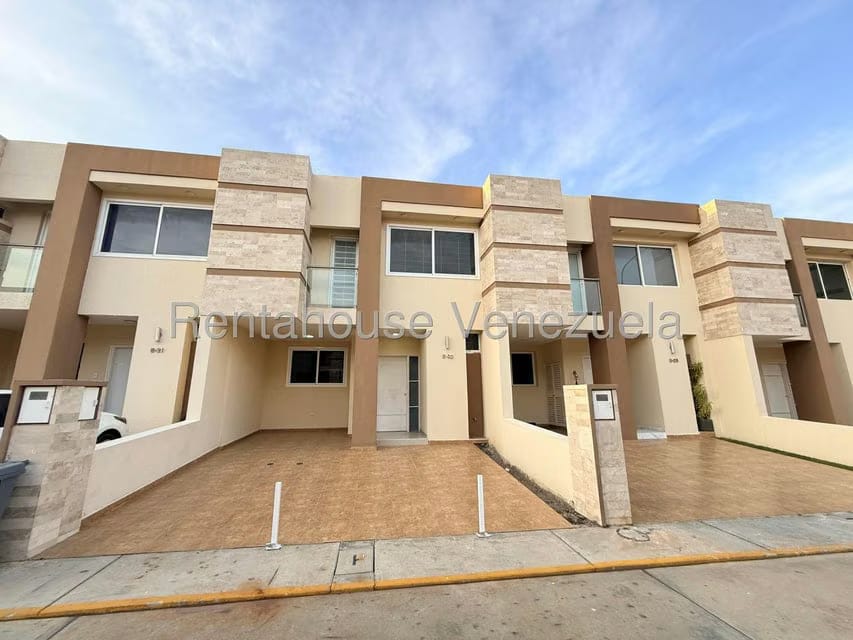 Casa (Duplex) en Venta en Villa Paris, Lara