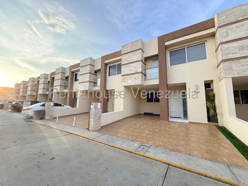 Casa (Duplex) en Venta en Villa Paris, Lara - 2