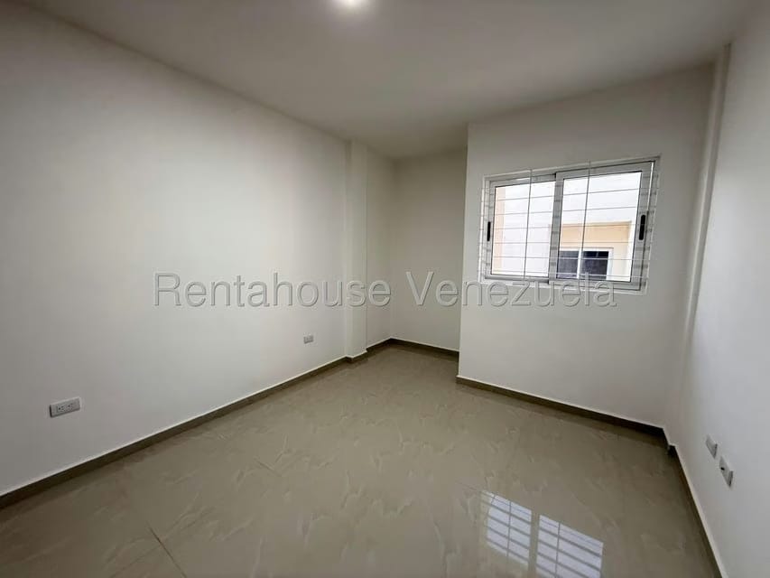 Casa (Duplex) en Venta en Villa Paris, Lara - 28