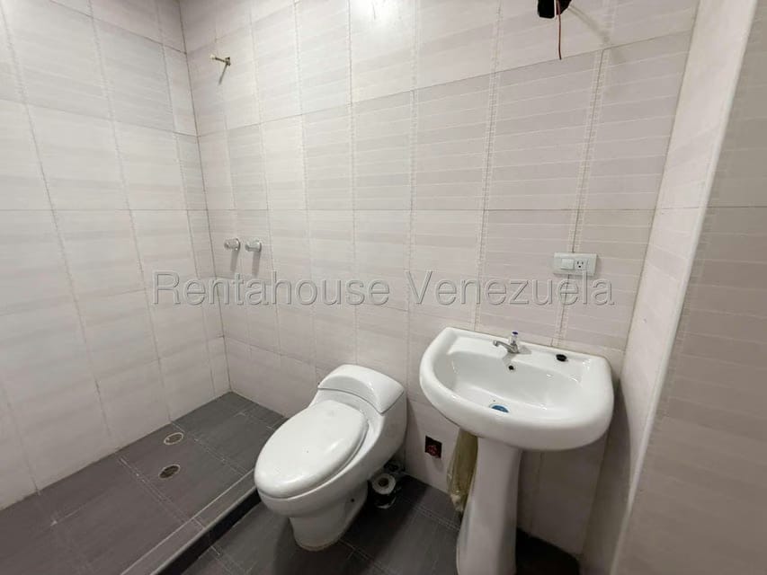 Casa (Duplex) en Venta en Villa Paris, Lara - 31