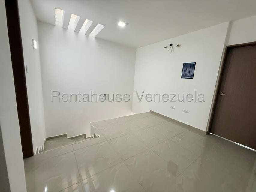 Casa (Duplex) en Venta en Villa Paris, Lara - 32
