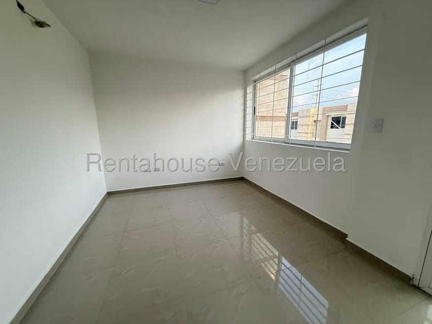 Casa (Duplex) en Venta en Villa Paris, Lara - 34