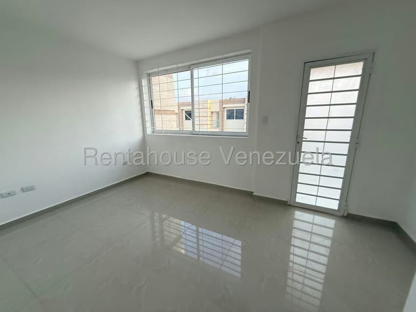Casa (Duplex) en Venta en Villa Paris, Lara - 35