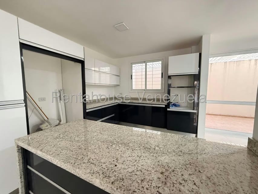 Casa (Duplex) en Venta en Villa Paris, Lara - 10