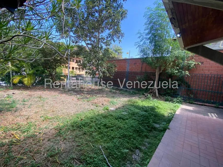 Casa (1 Nivel) en Venta en Prados del Este, Distrito Metropolitano - 11
