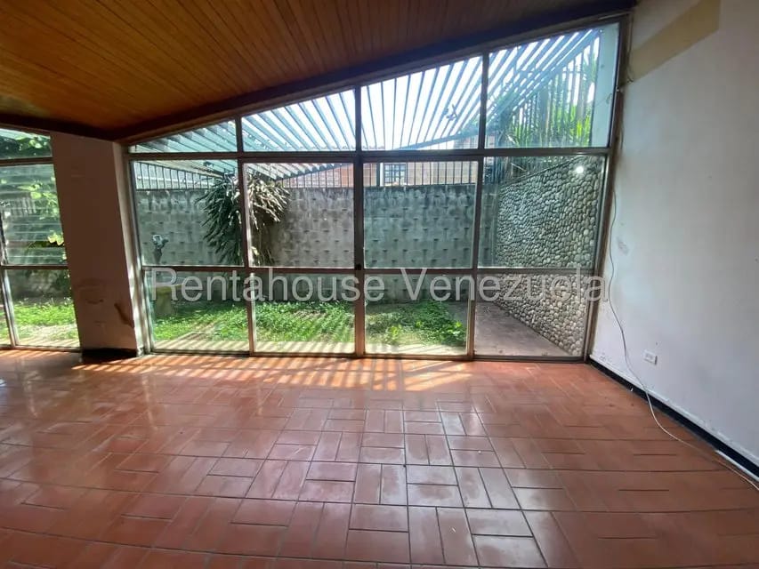 Casa (1 Nivel) en Venta en Prados del Este, Distrito Metropolitano - 21