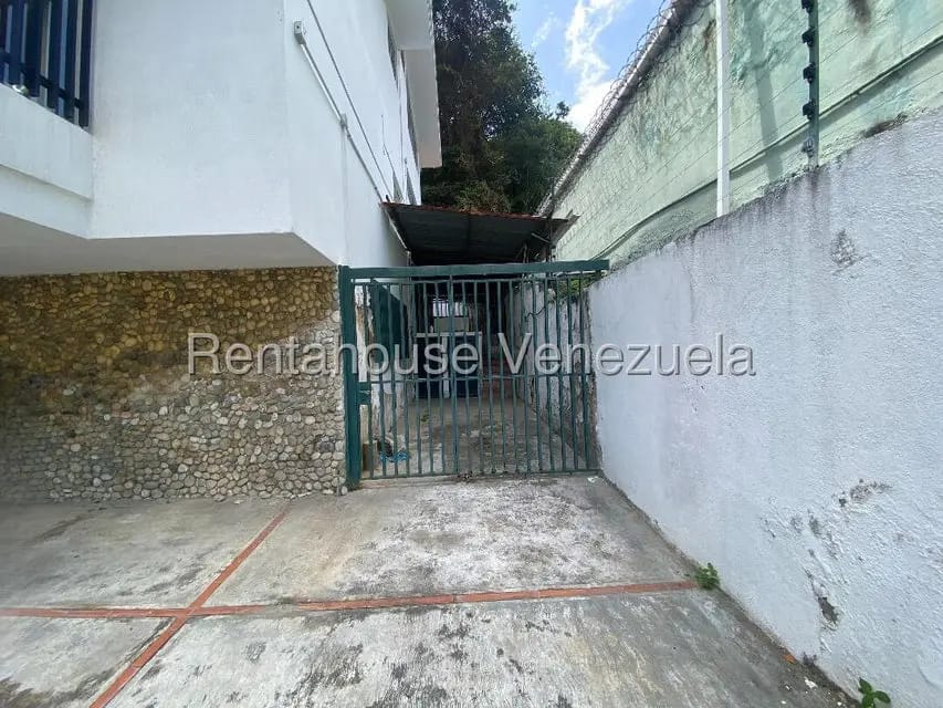 Casa (1 Nivel) en Venta en Prados del Este, Distrito Metropolitano - 25