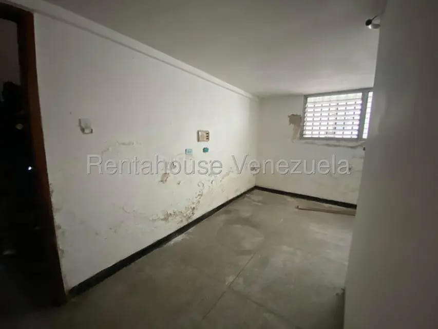 Casa (1 Nivel) en Venta en Prados del Este, Distrito Metropolitano - 28