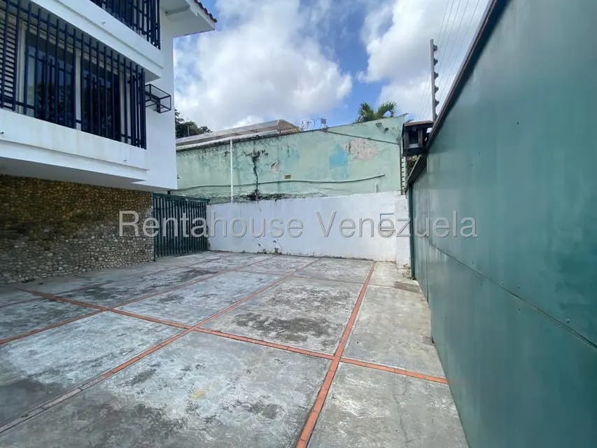 Casa (1 Nivel) en Venta en Prados del Este, Distrito Metropolitano - 4