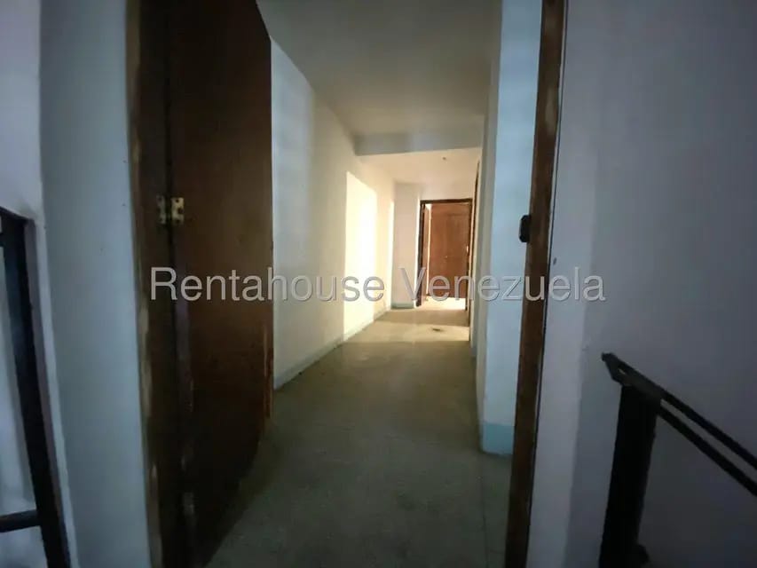 Casa (1 Nivel) en Venta en Prados del Este, Distrito Metropolitano - 31