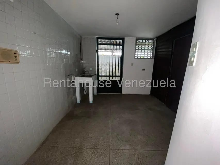 Casa (1 Nivel) en Venta en Prados del Este, Distrito Metropolitano - 35