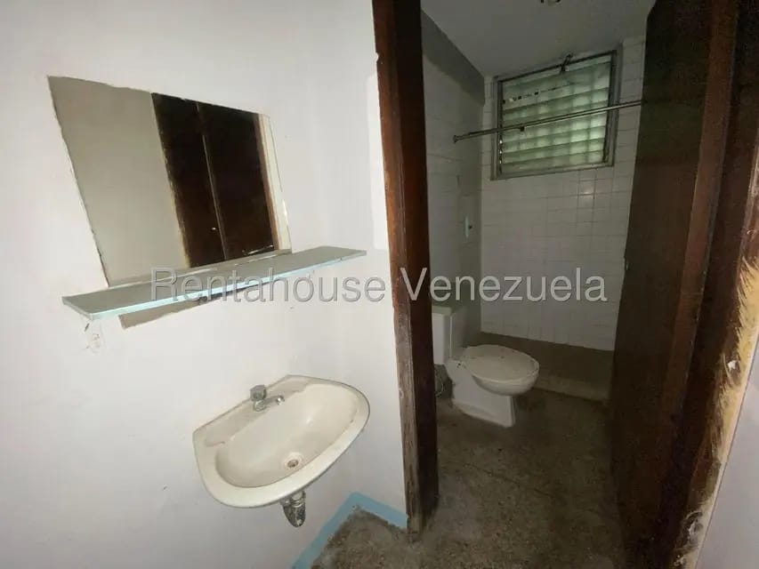 Casa (1 Nivel) en Venta en Prados del Este, Distrito Metropolitano - 37