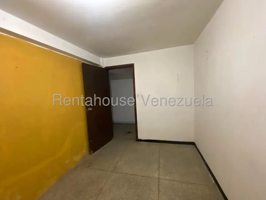 Casa (1 Nivel) en Venta en Prados del Este, Distrito Metropolitano - 39