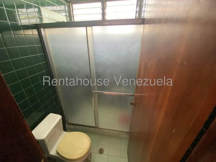 Casa (1 Nivel) en Venta en Prados del Este, Distrito Metropolitano - 42
