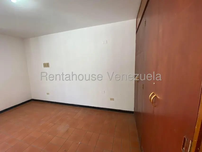 Casa (1 Nivel) en Venta en Prados del Este, Distrito Metropolitano - 44