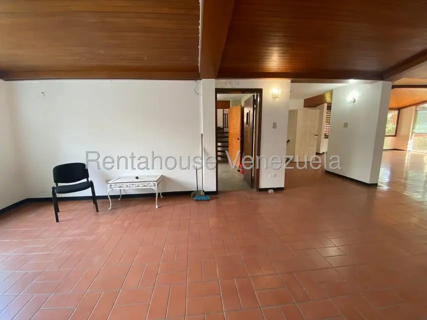 Casa (1 Nivel) en Venta en Prados del Este, Distrito Metropolitano - 50