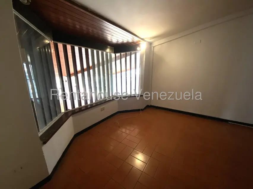 Casa (1 Nivel) en Venta en Prados del Este, Distrito Metropolitano - 57