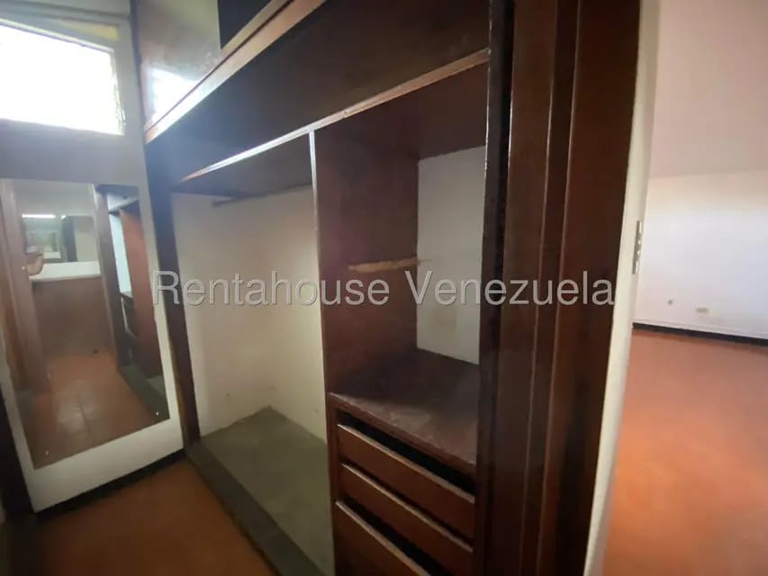 Casa (1 Nivel) en Venta en Prados del Este, Distrito Metropolitano - 63