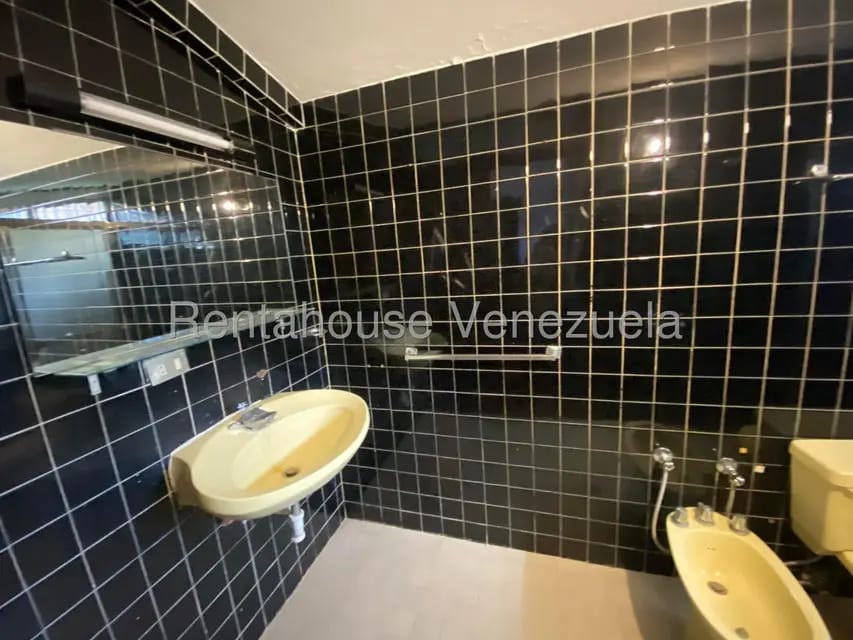 Casa (1 Nivel) en Venta en Prados del Este, Distrito Metropolitano - 64