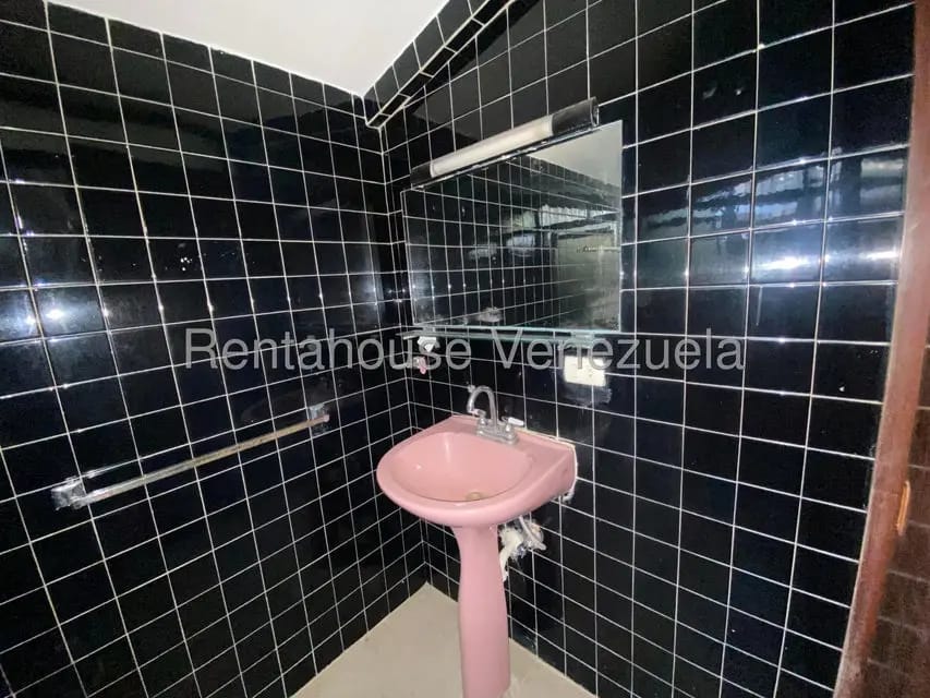 Casa (1 Nivel) en Venta en Prados del Este, Distrito Metropolitano - 71