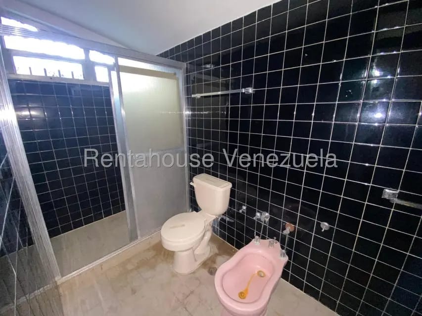 Casa (1 Nivel) en Venta en Prados del Este, Distrito Metropolitano - 72