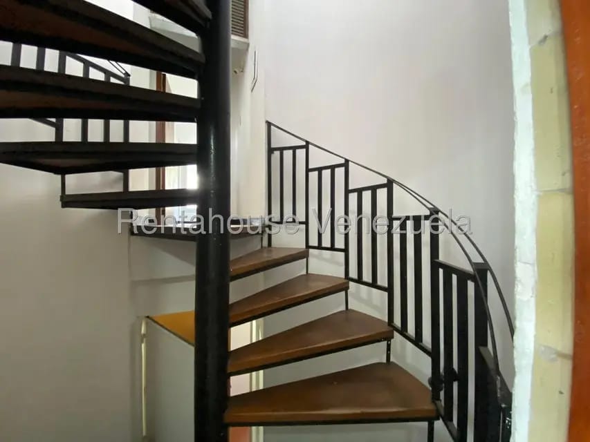 Casa (1 Nivel) en Venta en Prados del Este, Distrito Metropolitano - 77