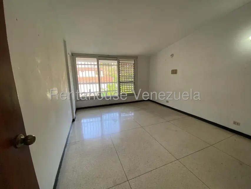 Casa (1 Nivel) en Venta en Prados del Este, Distrito Metropolitano - 79