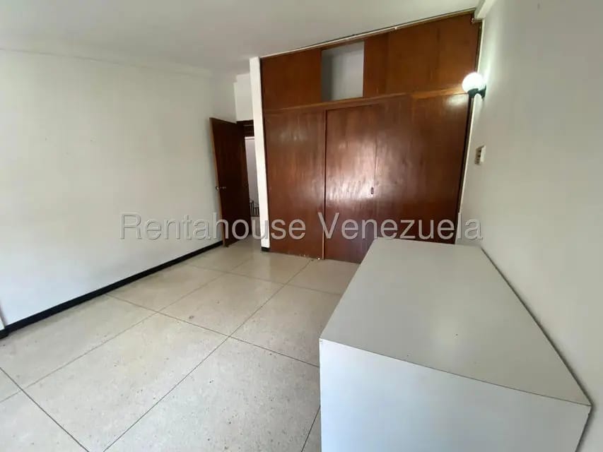 Casa (1 Nivel) en Venta en Prados del Este, Distrito Metropolitano - 83