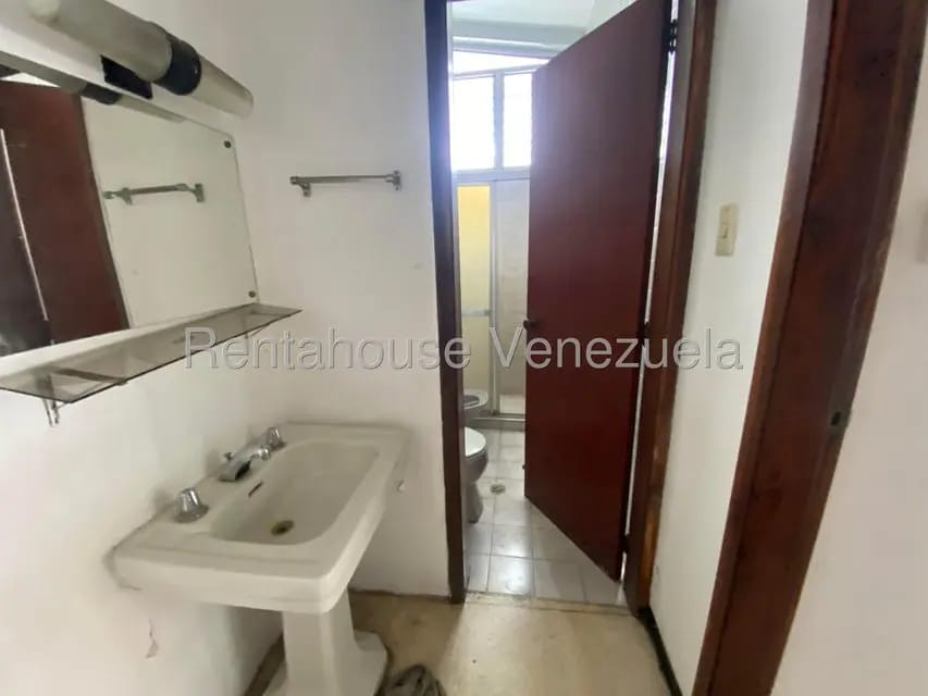 Casa (1 Nivel) en Venta en Prados del Este, Distrito Metropolitano - 84